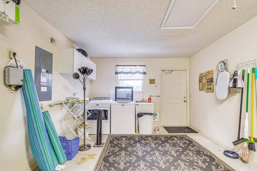 Home in The Villages w/ Lanai & Private Hot Tub!