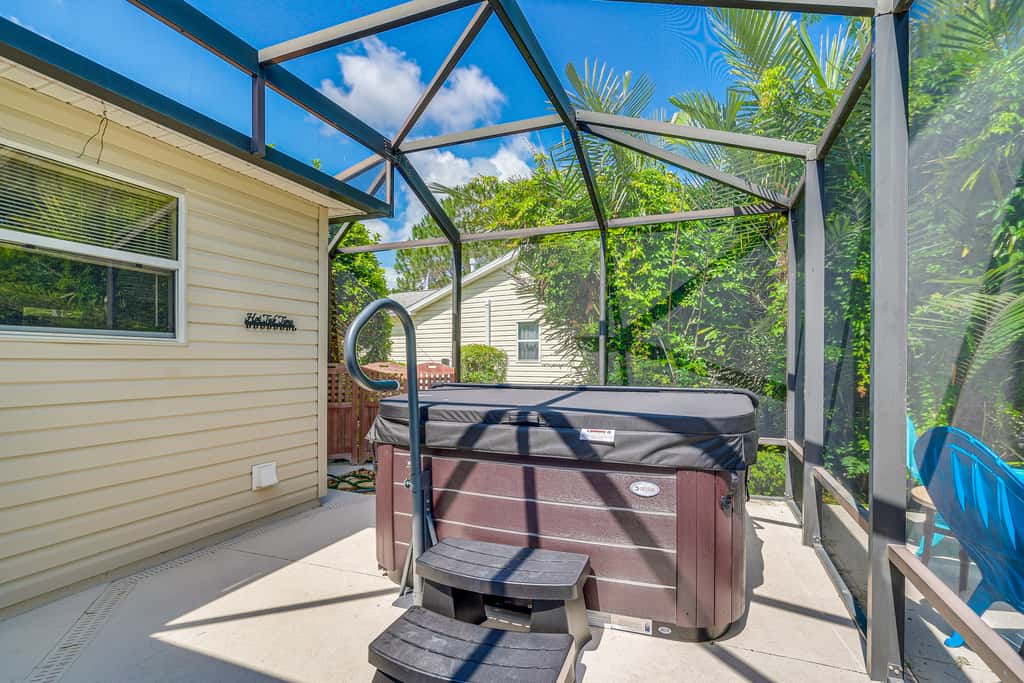 Home in The Villages w/ Lanai & Private Hot Tub!