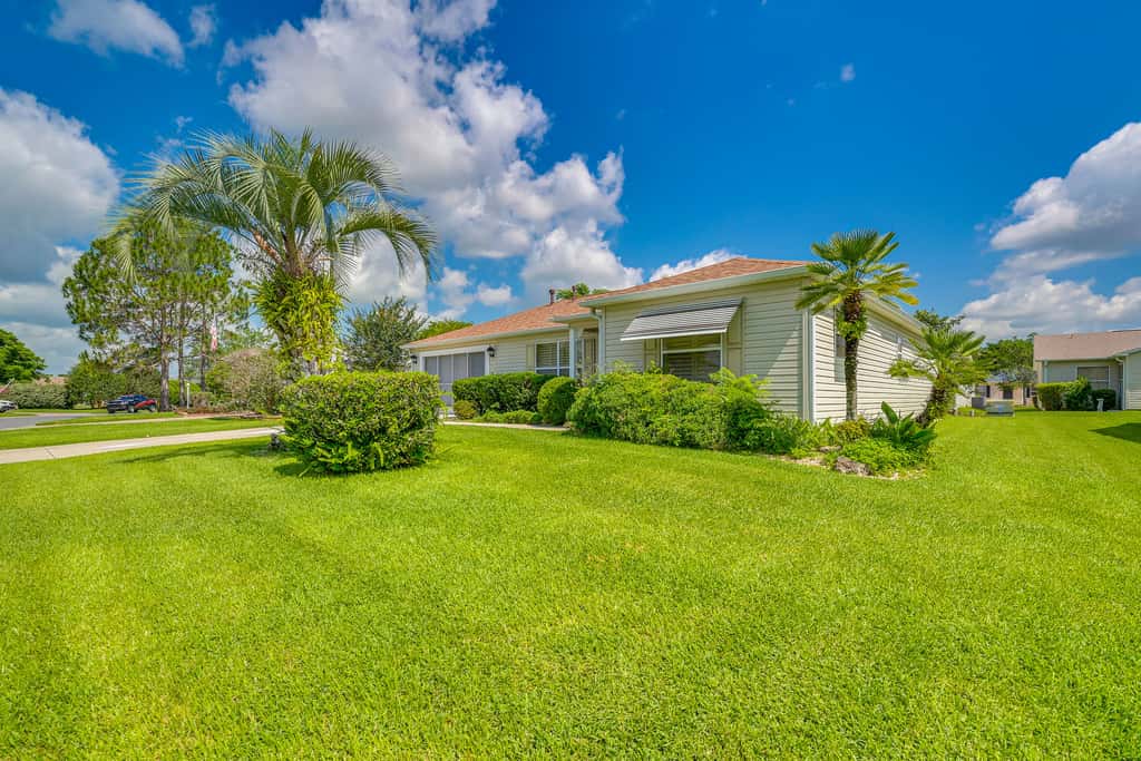 Home in The Villages w/ Lanai & Private Hot Tub!