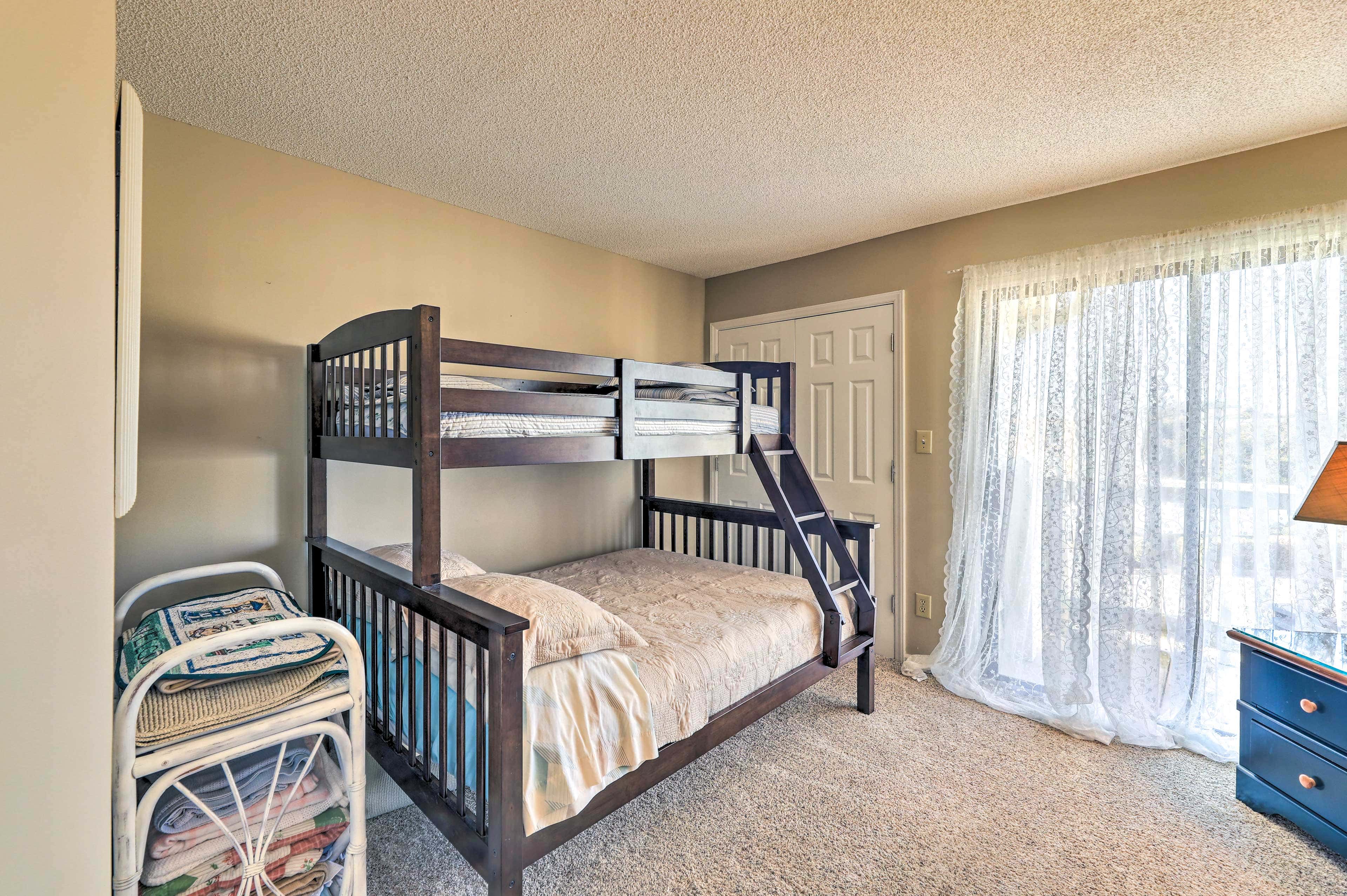 Coastal Condo w/ Indoor & Outdoor Pool Access