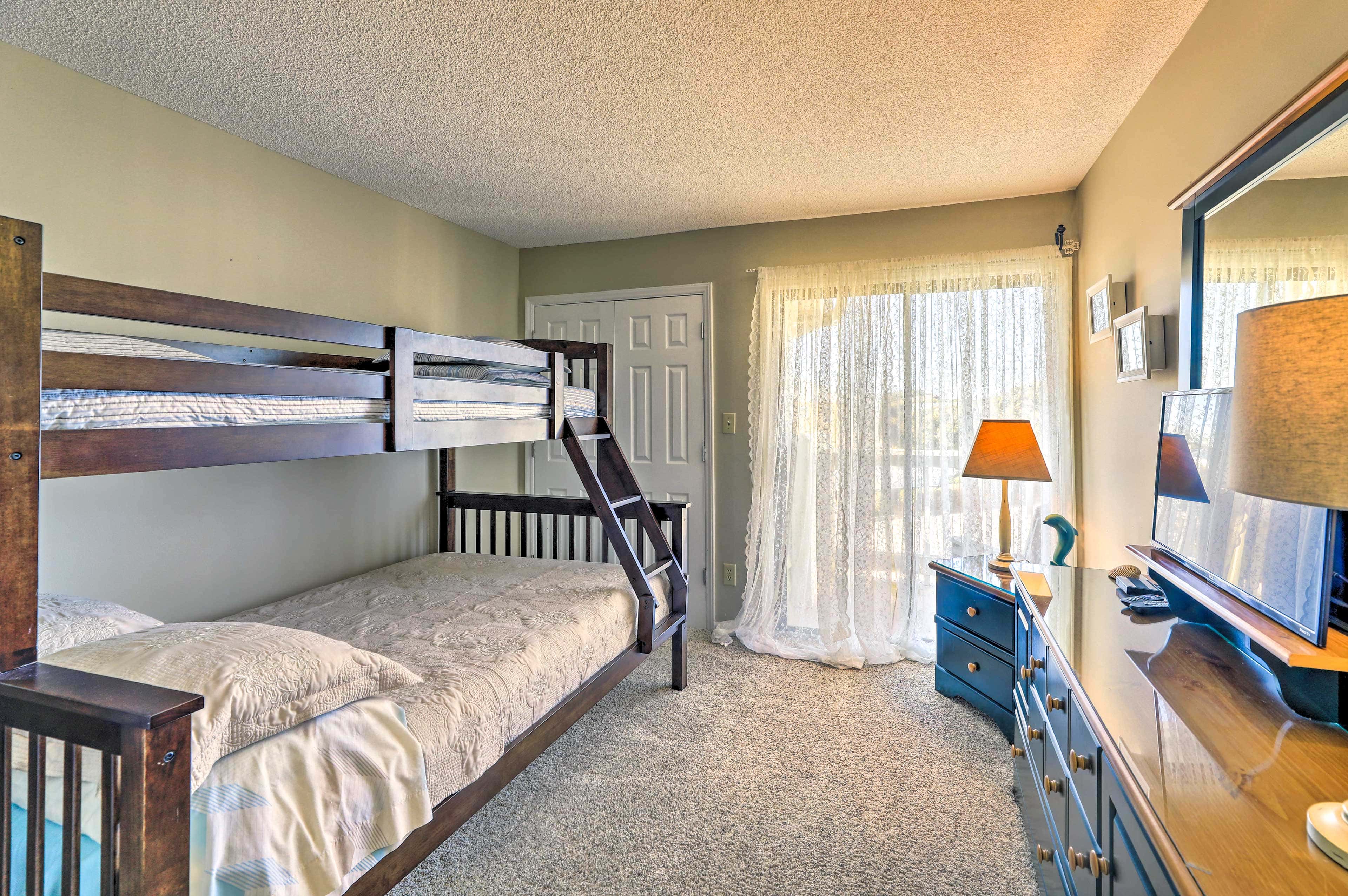 Coastal Condo w/ Indoor & Outdoor Pool Access