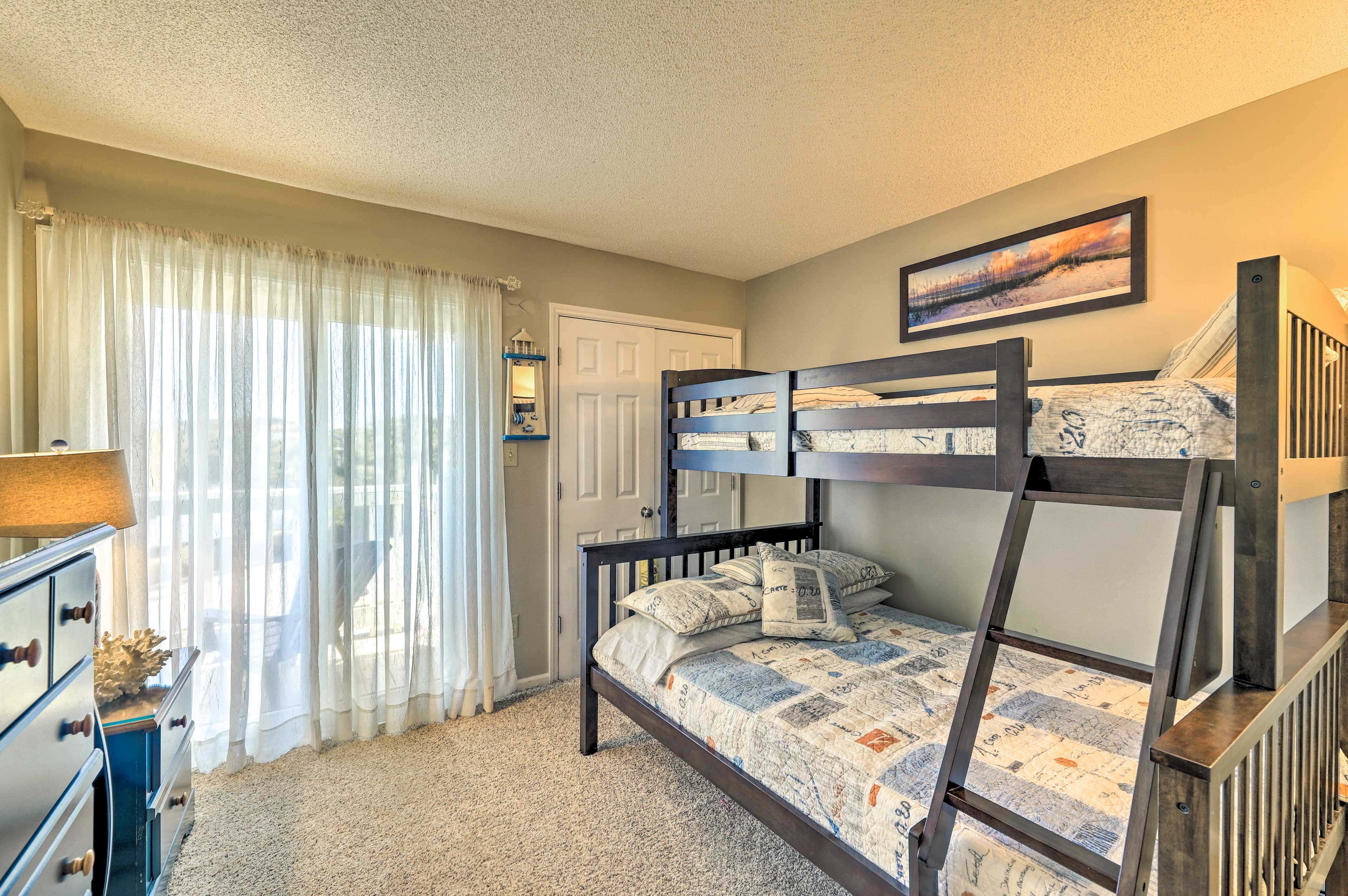 Coastal Condo w/ Indoor & Outdoor Pool Access