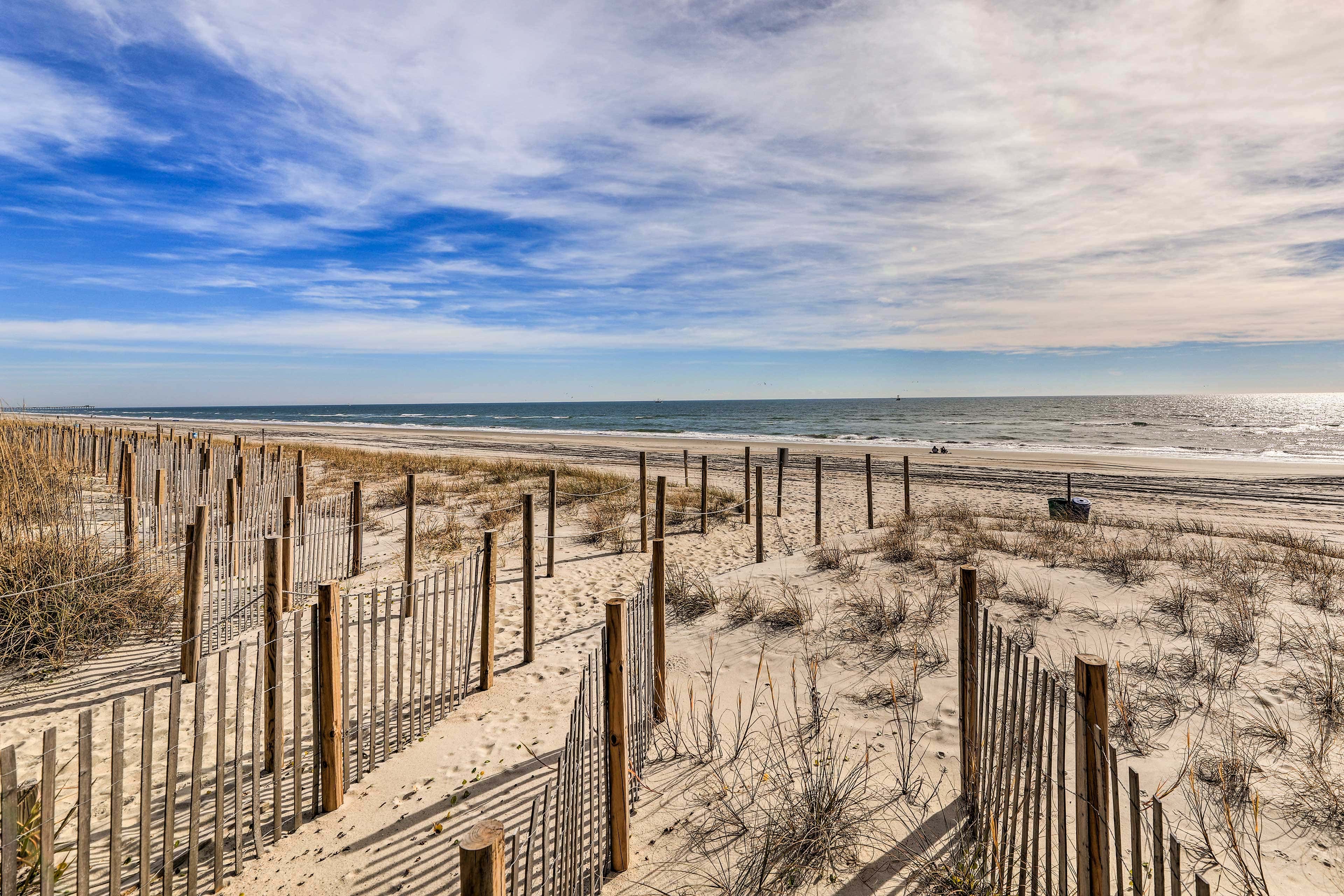 Coastal Condo w/ Indoor & Outdoor Pool Access