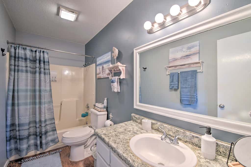 2 Mi to Silver Dollar! Updated Branson West Condo
