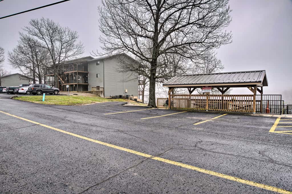 2 Mi to Silver Dollar! Updated Branson West Condo