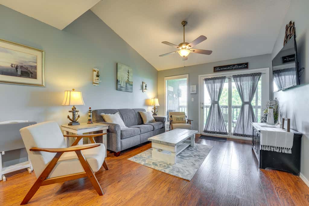 2 Mi to Silver Dollar! Updated Branson West Condo