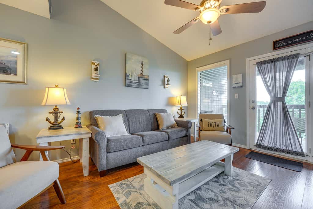 2 Mi to Silver Dollar! Updated Branson West Condo