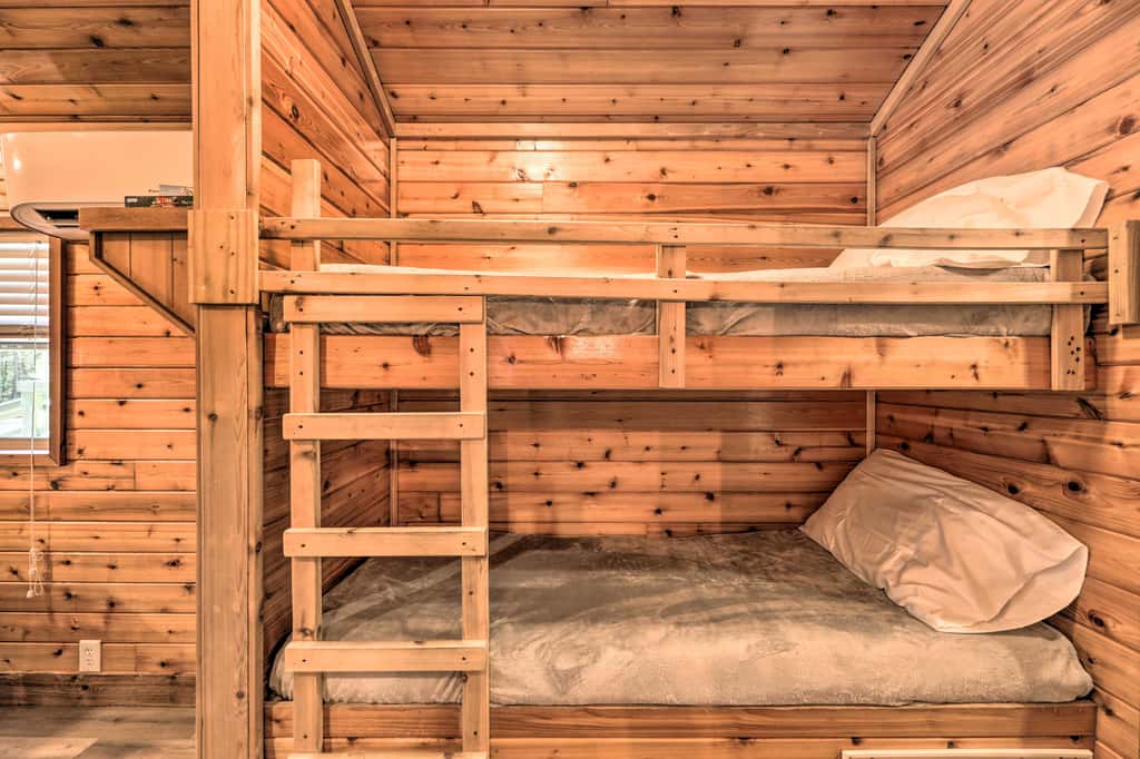 Family-Friendly Cabin ~ 5 Mi to Dtwn New Bern
