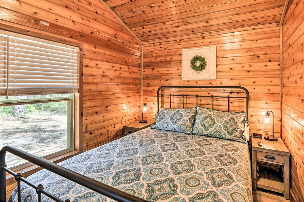 Family-Friendly Cabin ~ 5 Mi to Dtwn New Bern