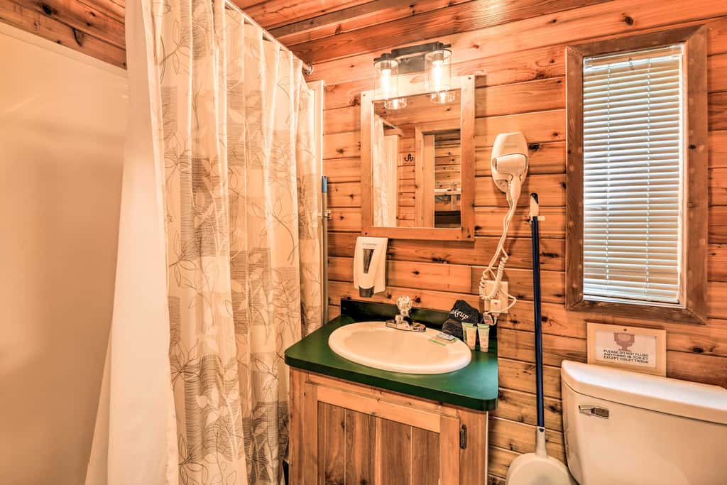 Family-Friendly Cabin ~ 5 Mi to Dtwn New Bern
