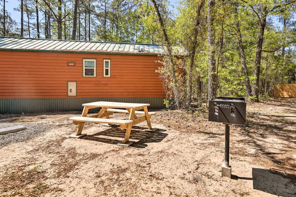Family-Friendly Cabin ~ 5 Mi to Dtwn New Bern