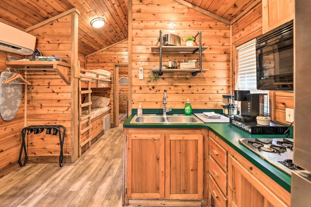 Family-Friendly Cabin ~ 5 Mi to Dtwn New Bern