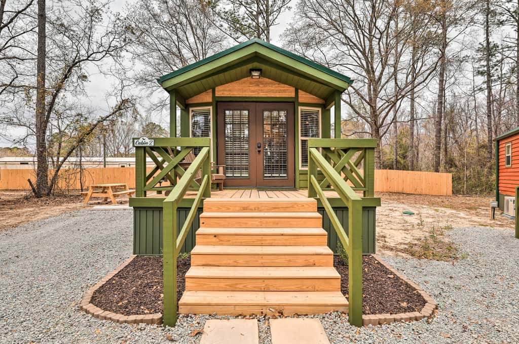 Beautiful New Bern Studio Cabin w/ Fire Pit!