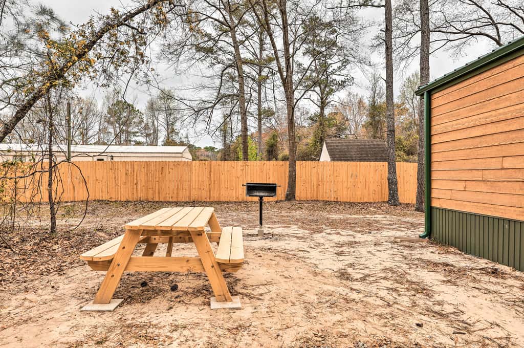 Beautiful New Bern Studio Cabin w/ Fire Pit!