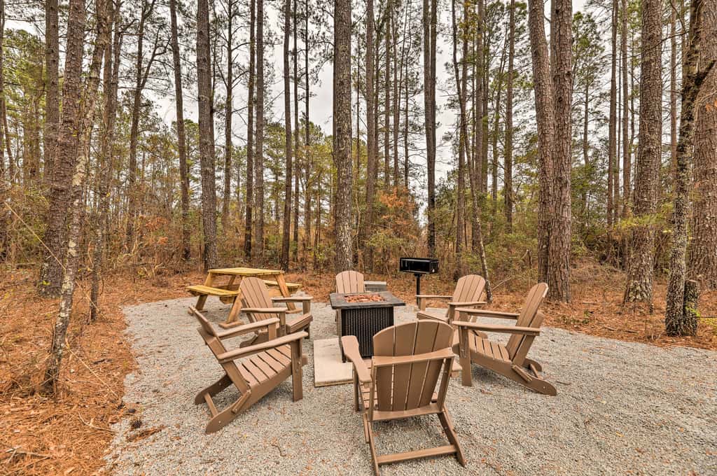 Beautiful New Bern Studio Cabin w/ Fire Pit!