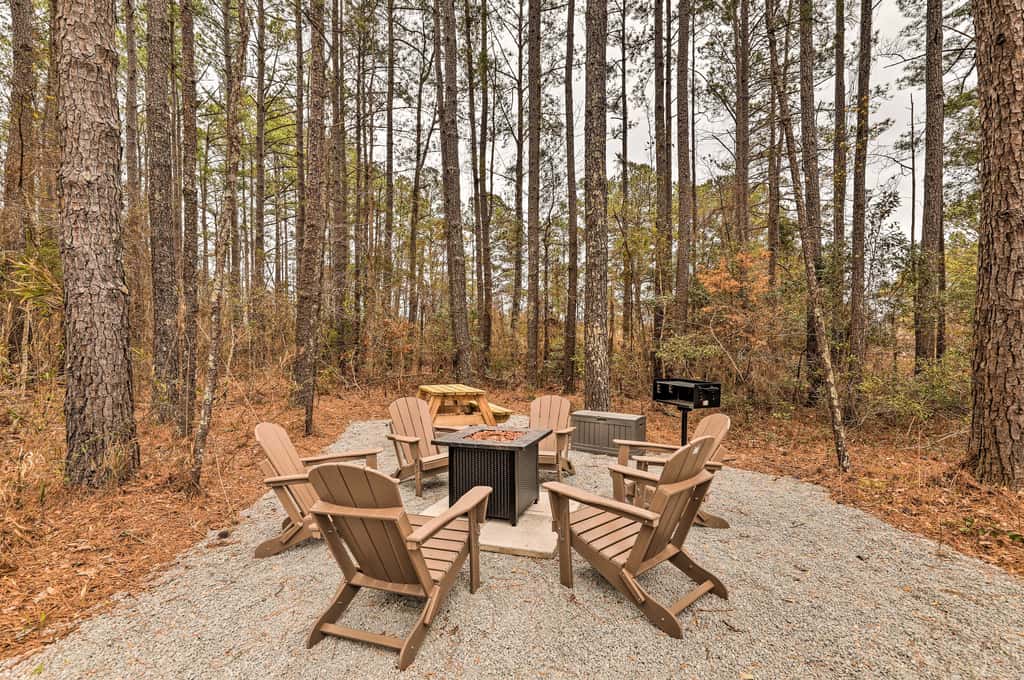Beautiful New Bern Studio Cabin w/ Fire Pit!