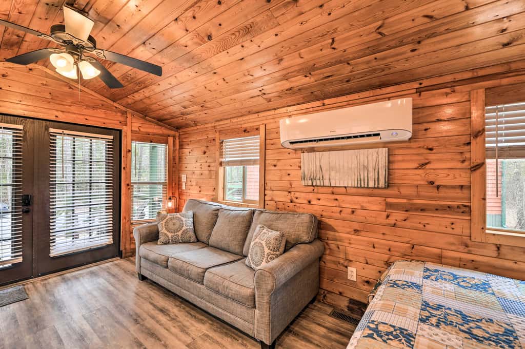 Beautiful New Bern Studio Cabin w/ Fire Pit!