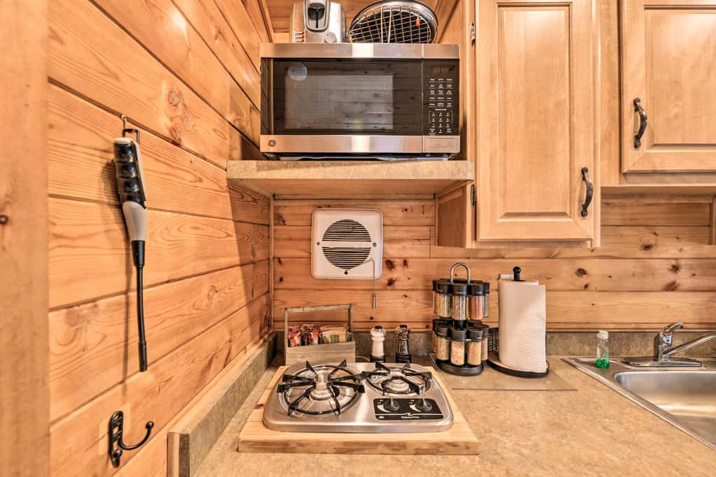 Beautiful New Bern Studio Cabin w/ Fire Pit!