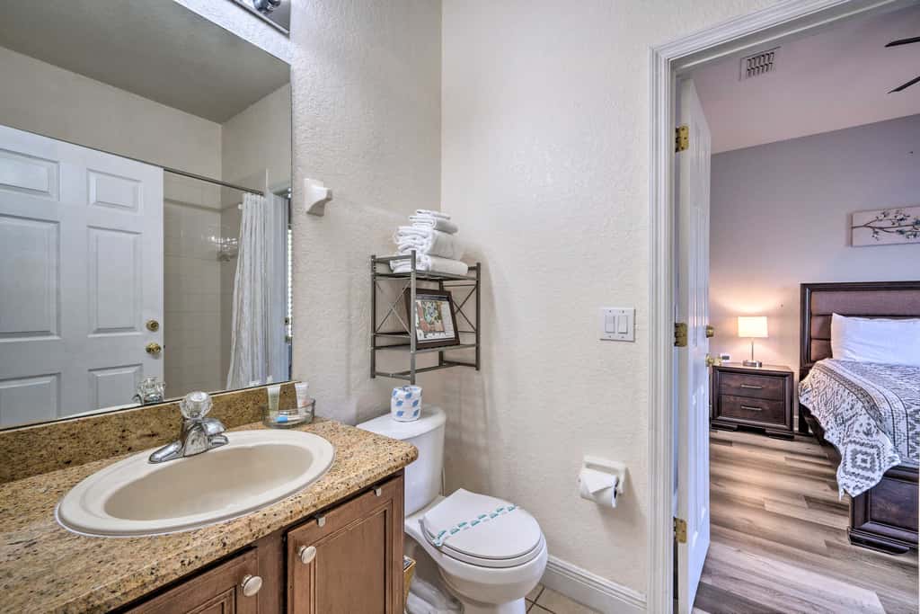 9 Mi to Disney: Sunny Resort Townhome w/ Patio!