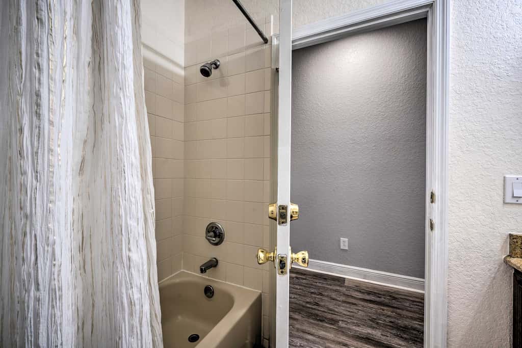 9 Mi to Disney: Sunny Resort Townhome w/ Patio!