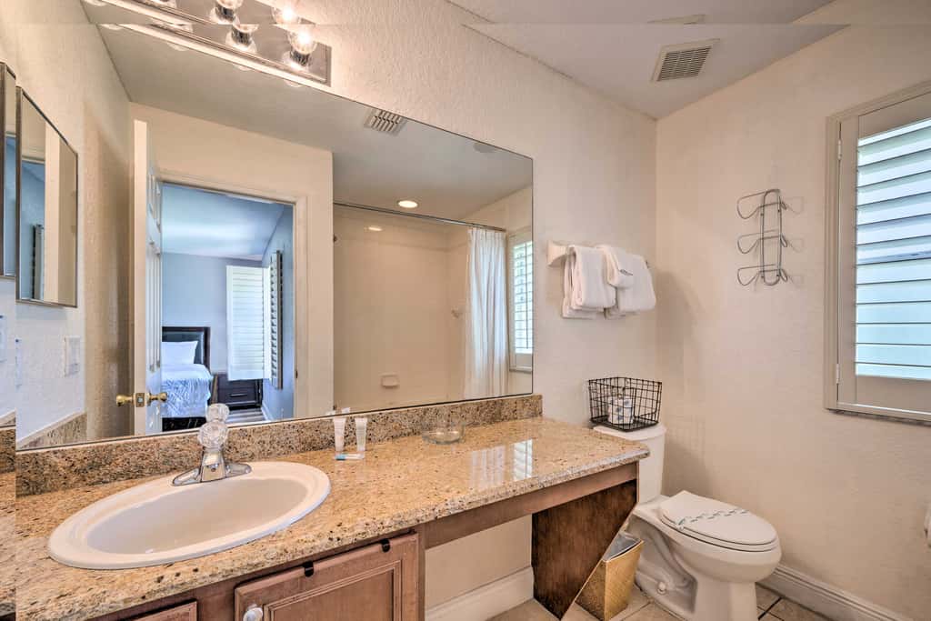 9 Mi to Disney: Sunny Resort Townhome w/ Patio!