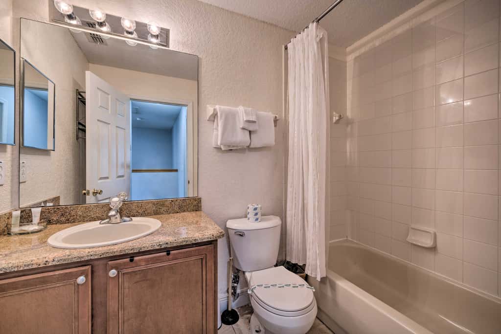 9 Mi to Disney: Sunny Resort Townhome w/ Patio!