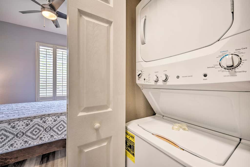 9 Mi to Disney: Sunny Resort Townhome w/ Patio!