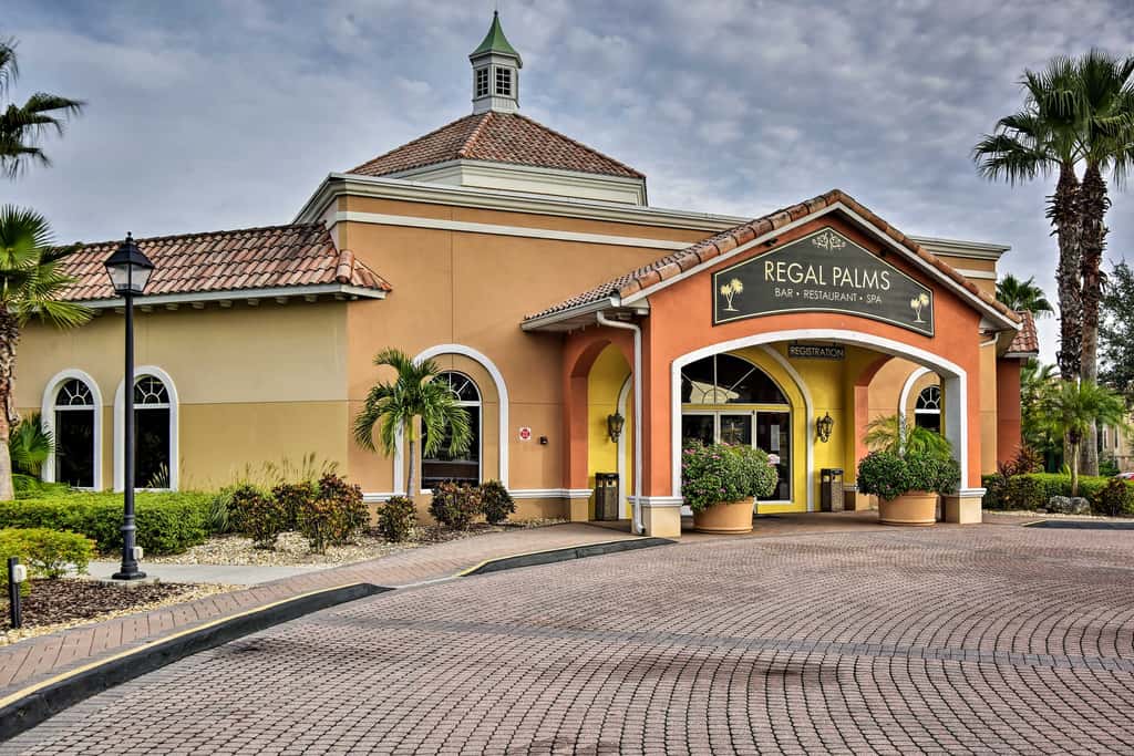 9 Mi to Disney: Sunny Resort Townhome w/ Patio!