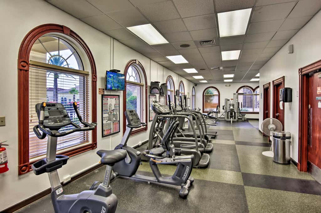 9 Mi to Disney: Sunny Resort Townhome w/ Patio!