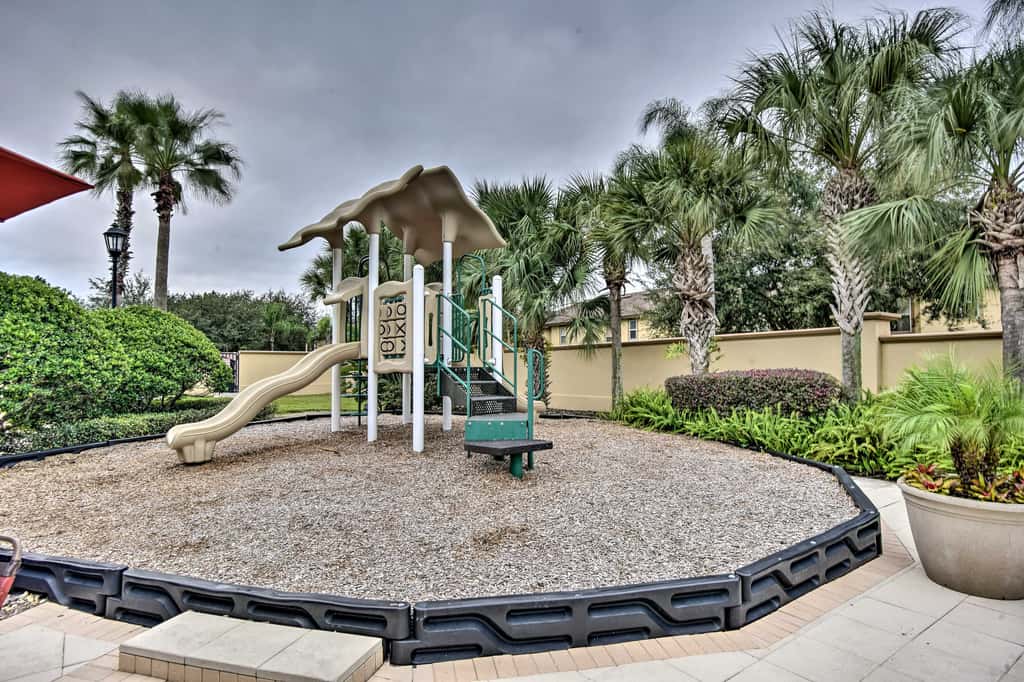 9 Mi to Disney: Sunny Resort Townhome w/ Patio!