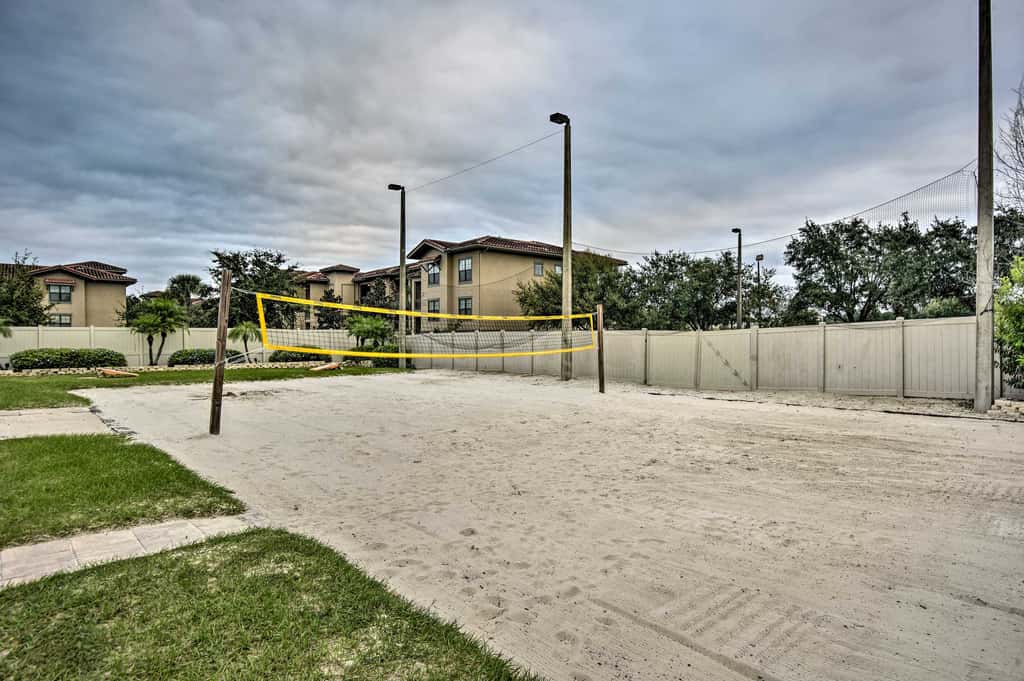 9 Mi to Disney: Sunny Resort Townhome w/ Patio!