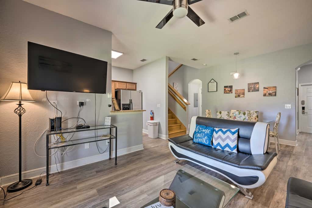 9 Mi to Disney: Sunny Resort Townhome w/ Patio!