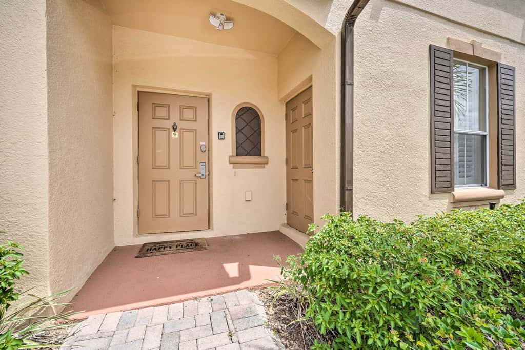 9 Mi to Disney: Sunny Resort Townhome w/ Patio!