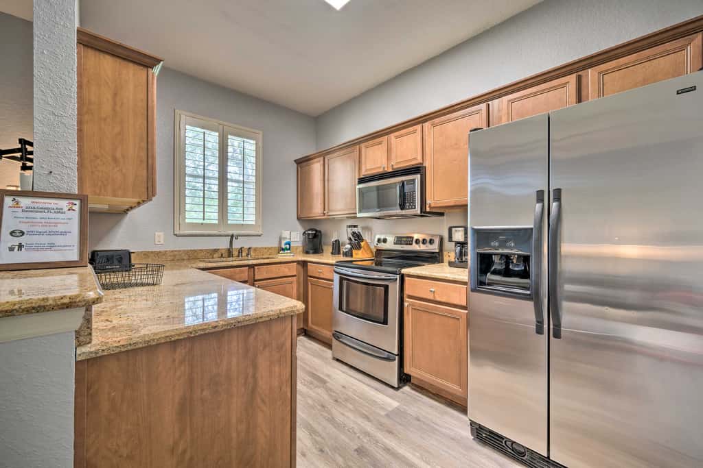 9 Mi to Disney: Sunny Resort Townhome w/ Patio!