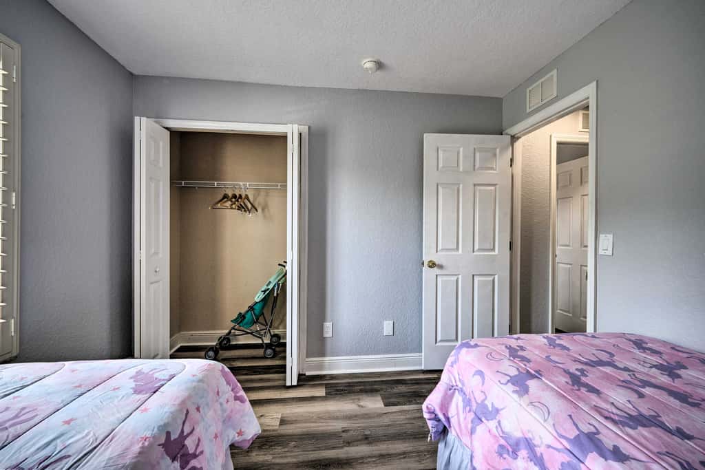 9 Mi to Disney: Sunny Resort Townhome w/ Patio!
