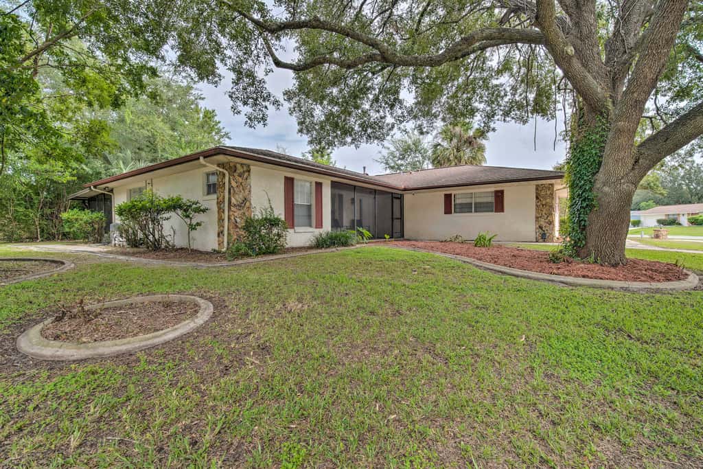 Family-Friendly Ocala Retreat: 18 Mi to Dtwn!