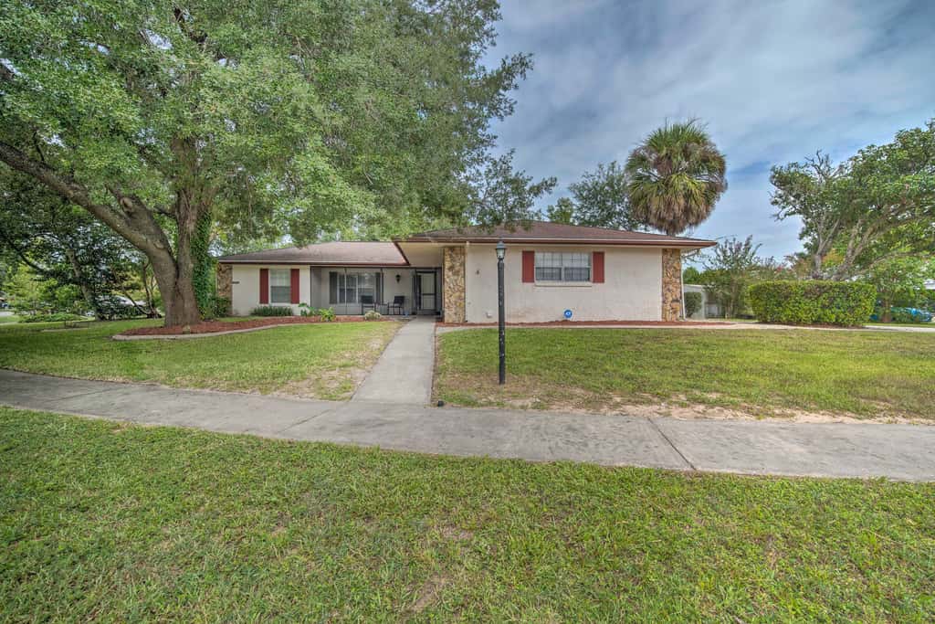 Family-Friendly Ocala Retreat: 18 Mi to Dtwn!