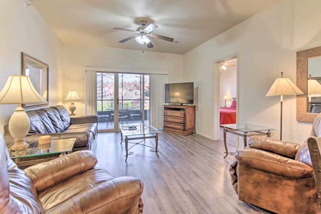 Cozy Condo w/ Nature Views: Branson Getaway