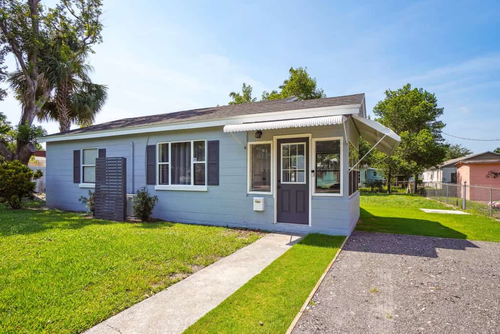 6 Mi to Downtown Orlando: Quiet Home w/ Sunroom