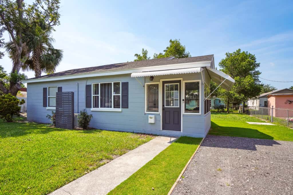 6 Mi to Downtown Orlando: Quiet Home w/ Sunroom
