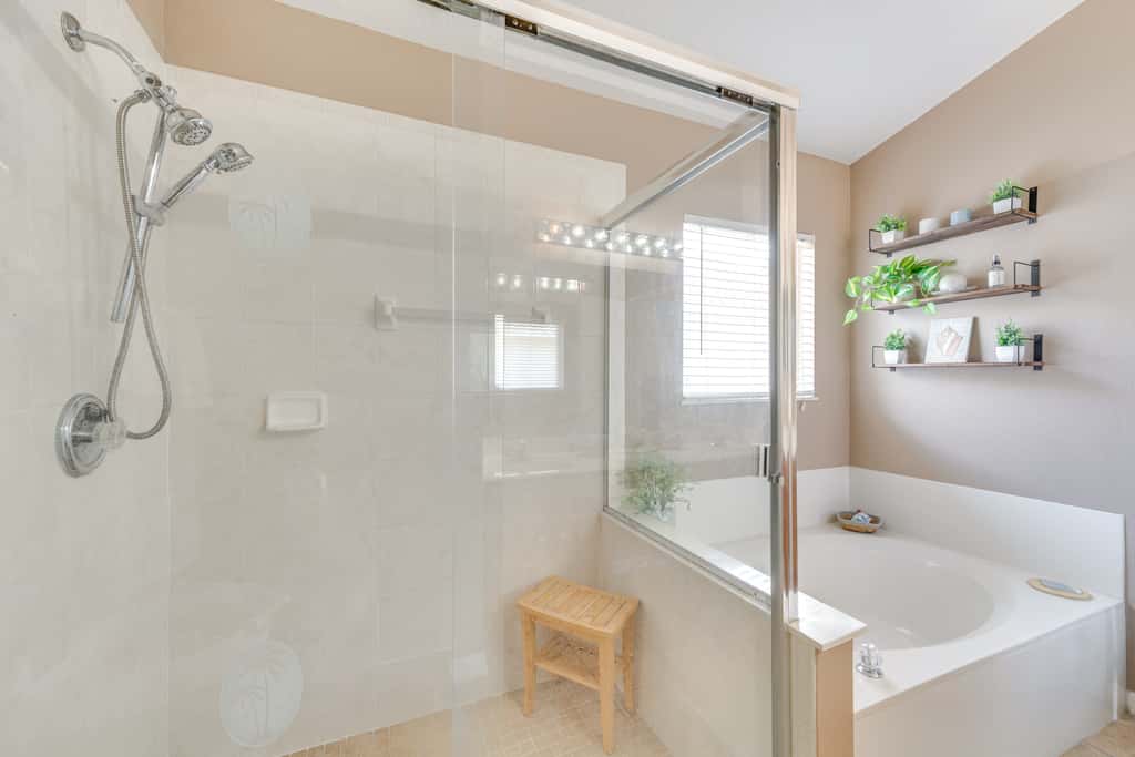 10 Mi to Disney: Home w/ Spa & Heated Pool!