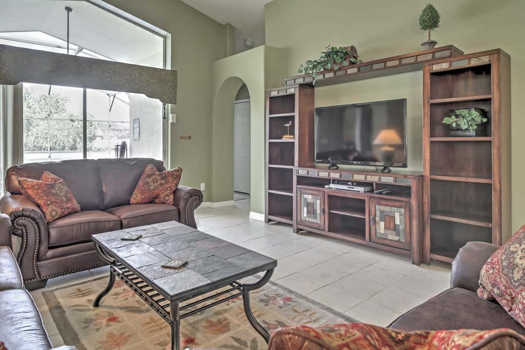Beautiful Kissimmee Home - 5 Mi to Disney World!