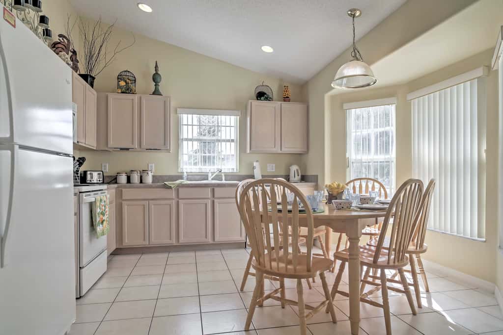 Beautiful Kissimmee Home - 5 Mi to Disney World!