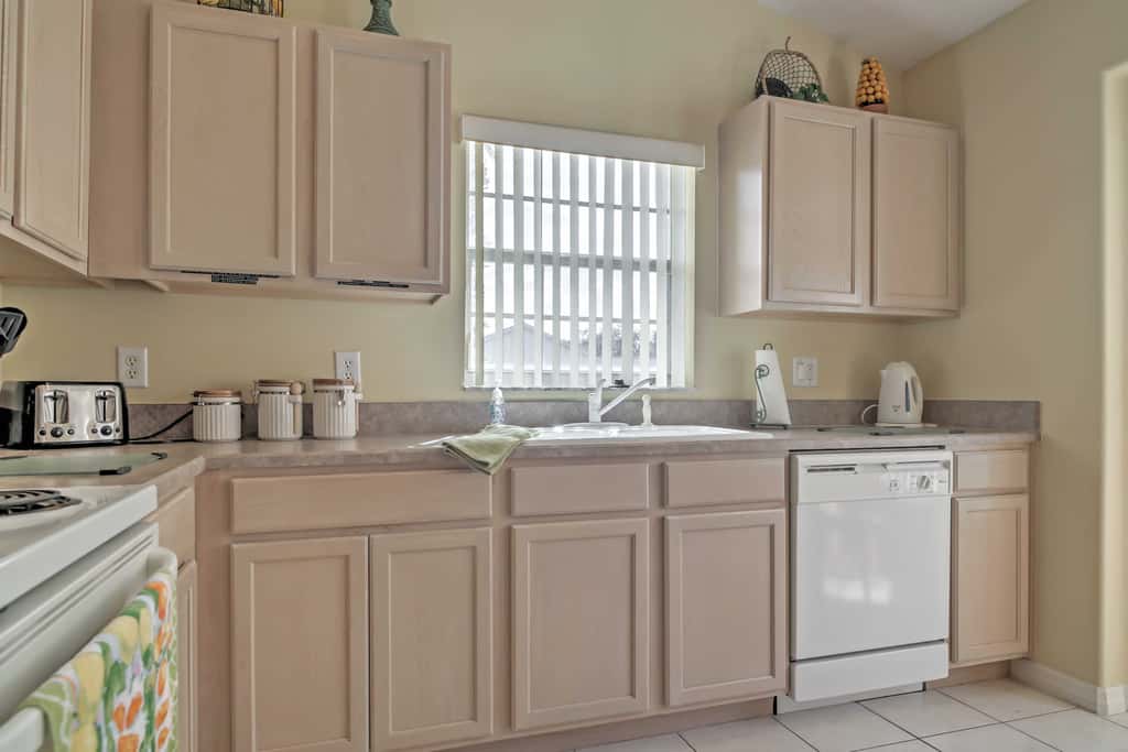 Beautiful Kissimmee Home - 5 Mi to Disney World!
