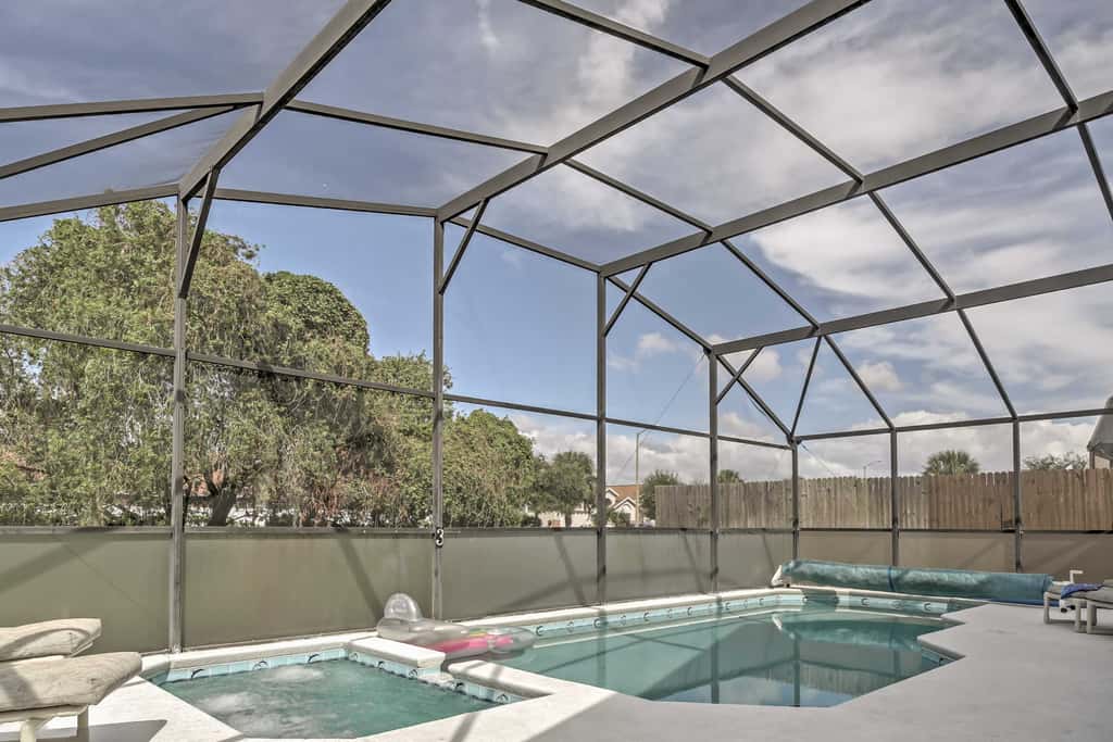 Beautiful Kissimmee Home - 5 Mi to Disney World!