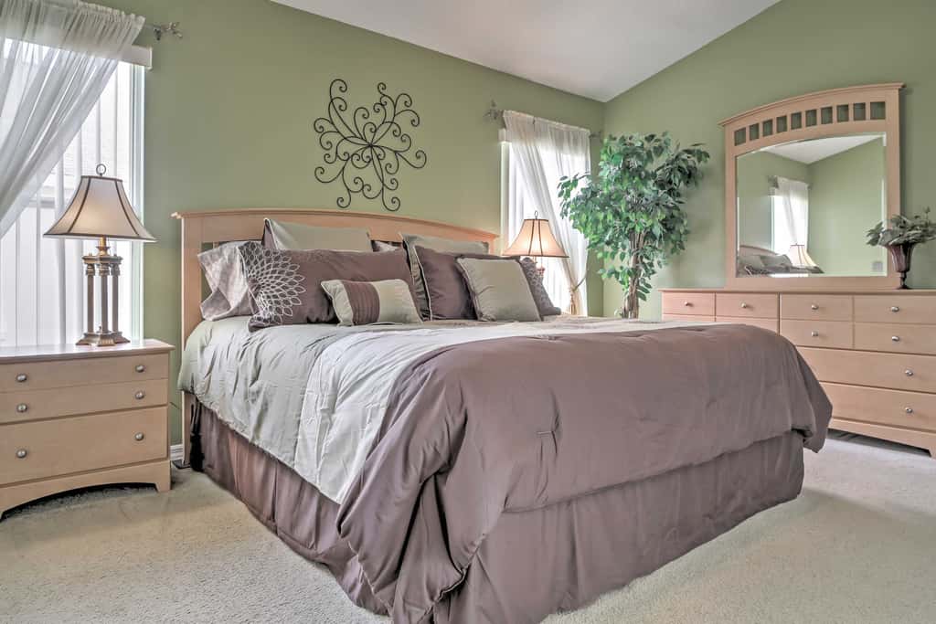 Beautiful Kissimmee Home - 5 Mi to Disney World!
