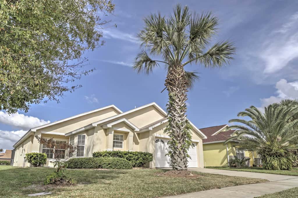 Beautiful Kissimmee Home - 5 Mi to Disney World!