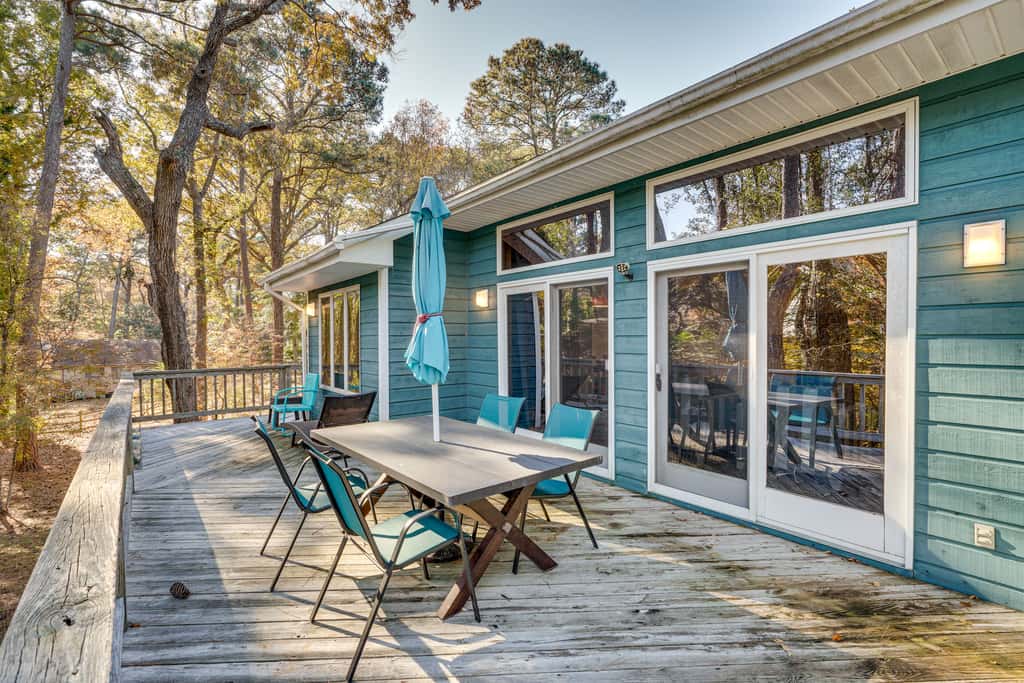 1/2 Mi to Beach Access: Southern Shores Gem + Deck