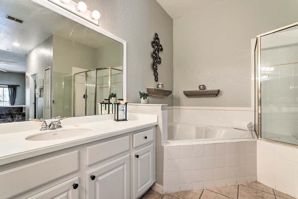 Bahama Bay Condo w/ Patios < 10 Mi to Disney!