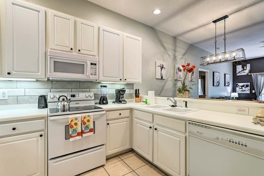 Bahama Bay Condo w/ Patios < 10 Mi to Disney!